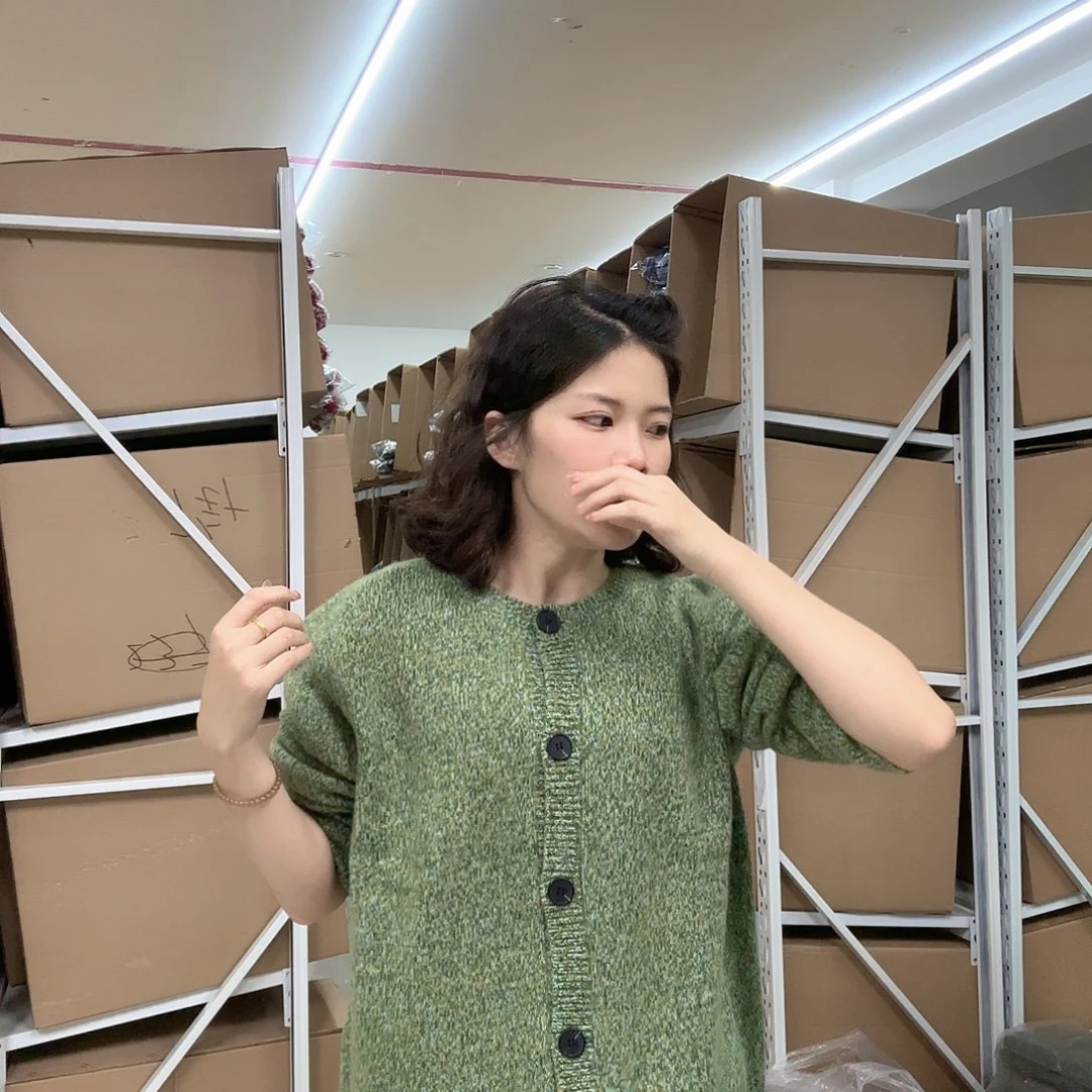 山羊绒加厚开衫巨显白