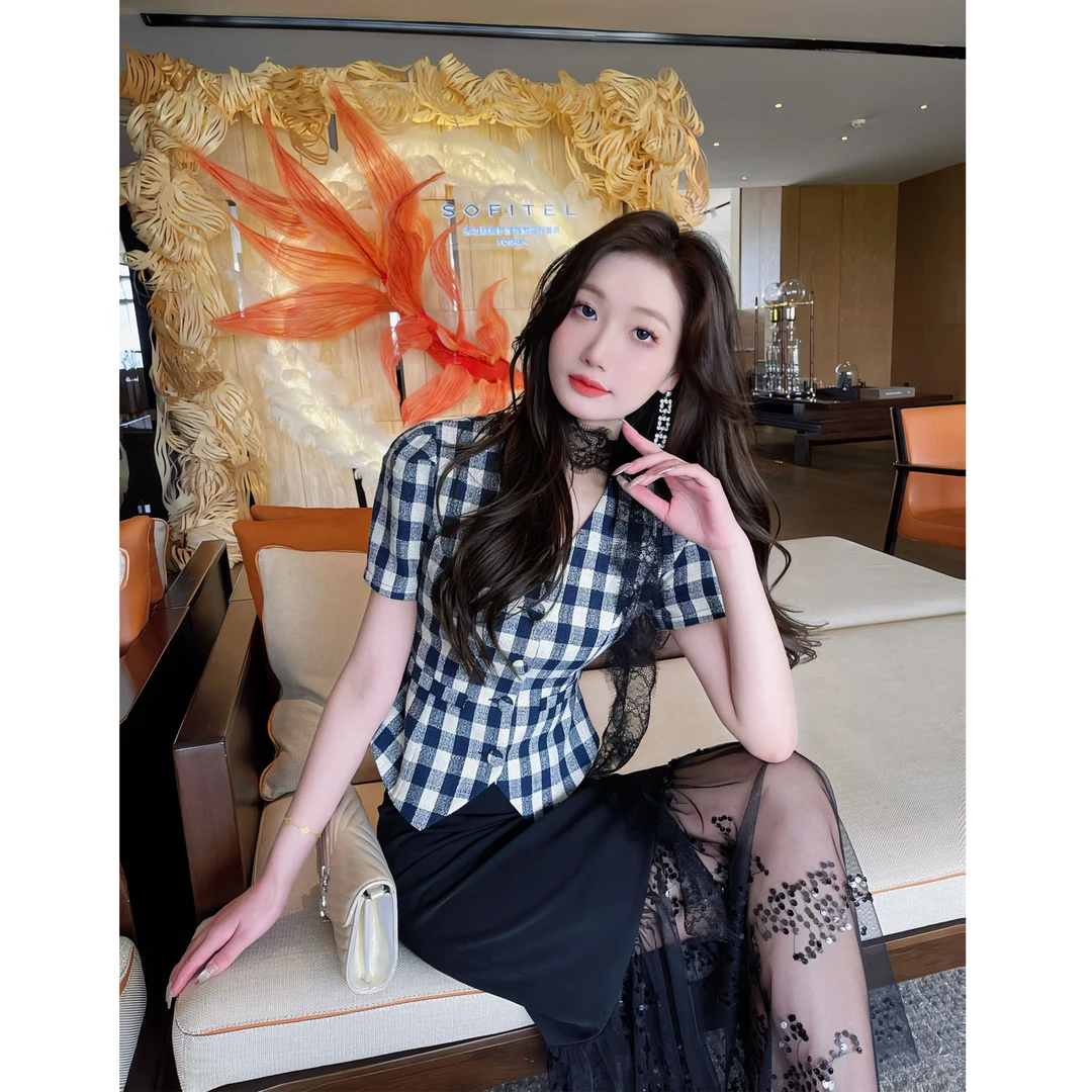 格润雅独特超好看单穿上衣2025年新款气质轻奢设计感收腰短袖衬衫