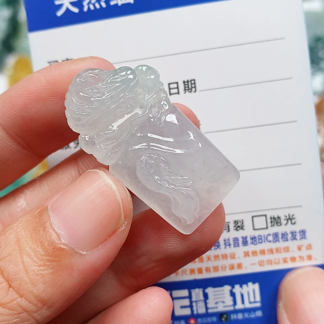 翡翠未镶嵌颈饰龙牌