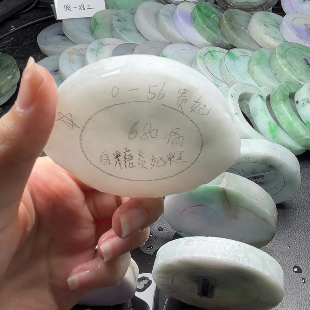 定制翡翠未镶嵌翡翠手镯