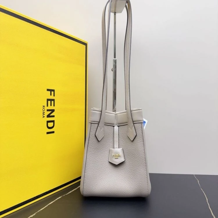 95新/芬迪/包包/[251220XZWC]/C18318591171
