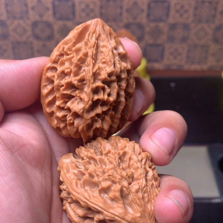 ，***鹿文玩核桃吊坠招财鼠好看