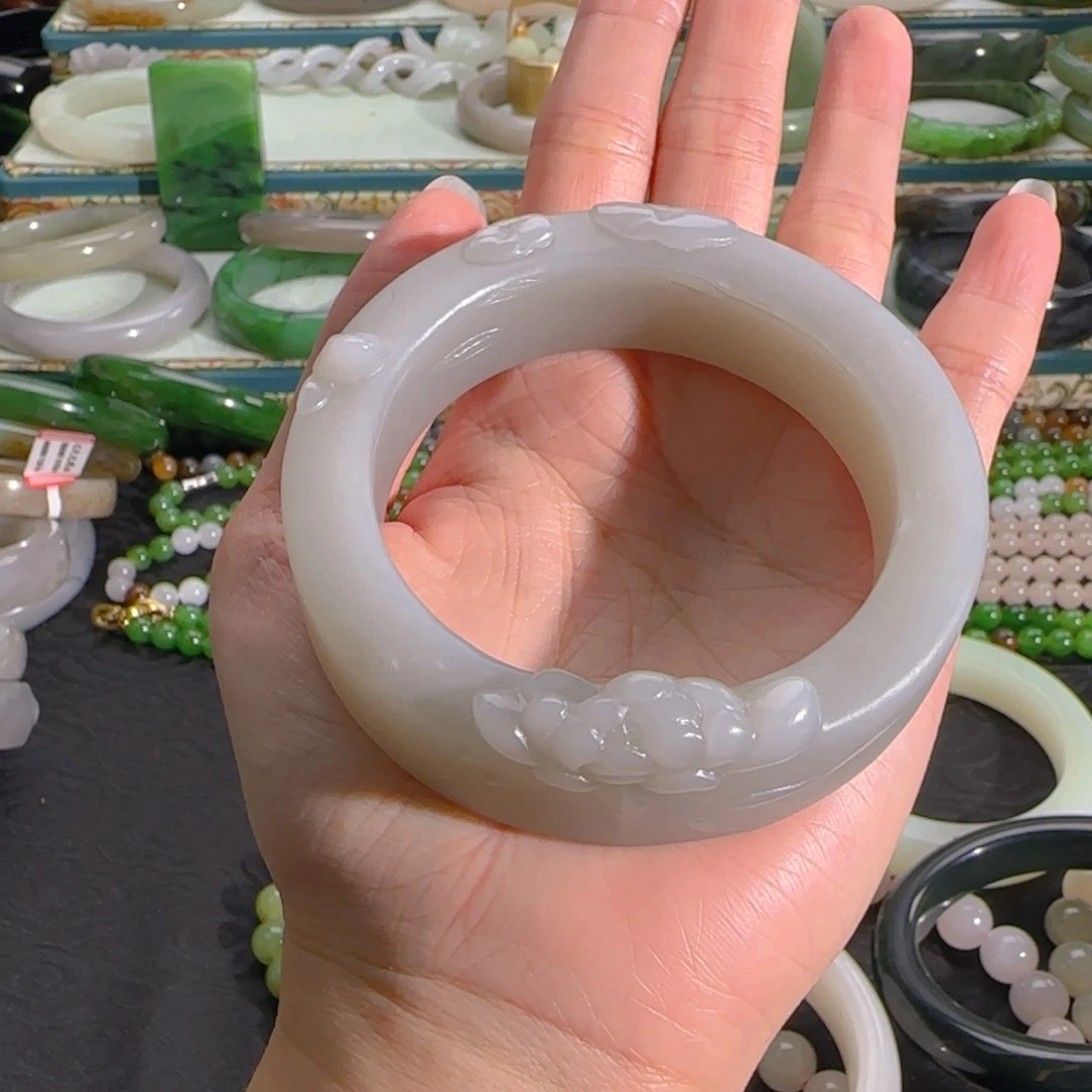 和田玉手镯未镶嵌妙*?