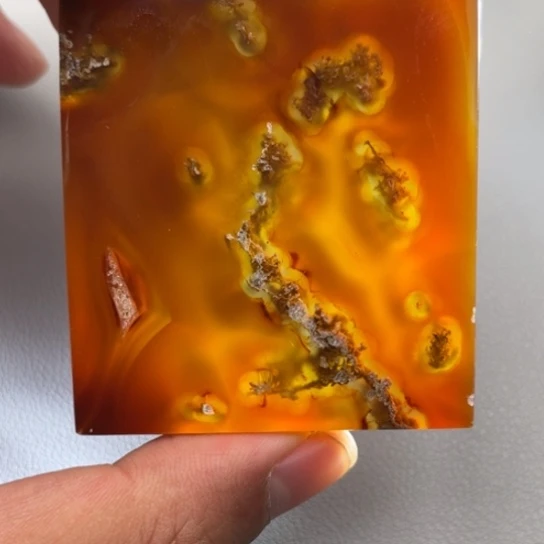 玛瑙/玉髓颈饰未镶嵌本****衣