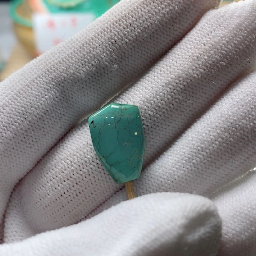 绿松石颈饰未镶嵌