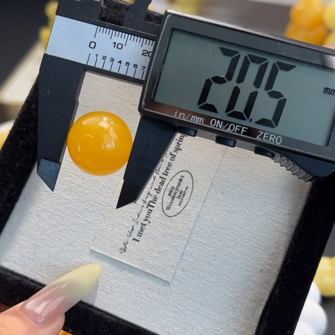 蜜蜡未镶嵌珠宝奇石