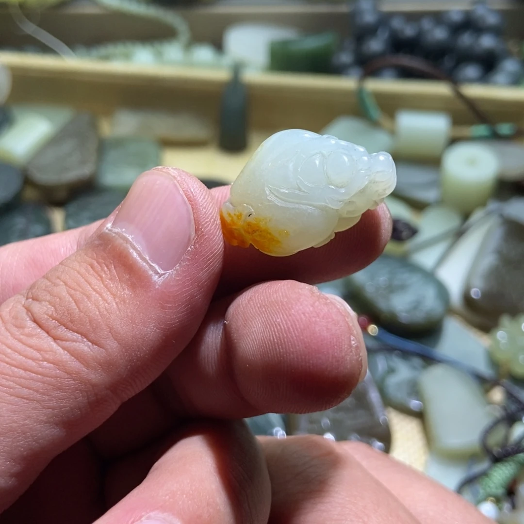 颈饰未镶嵌和田玉（糖玉）