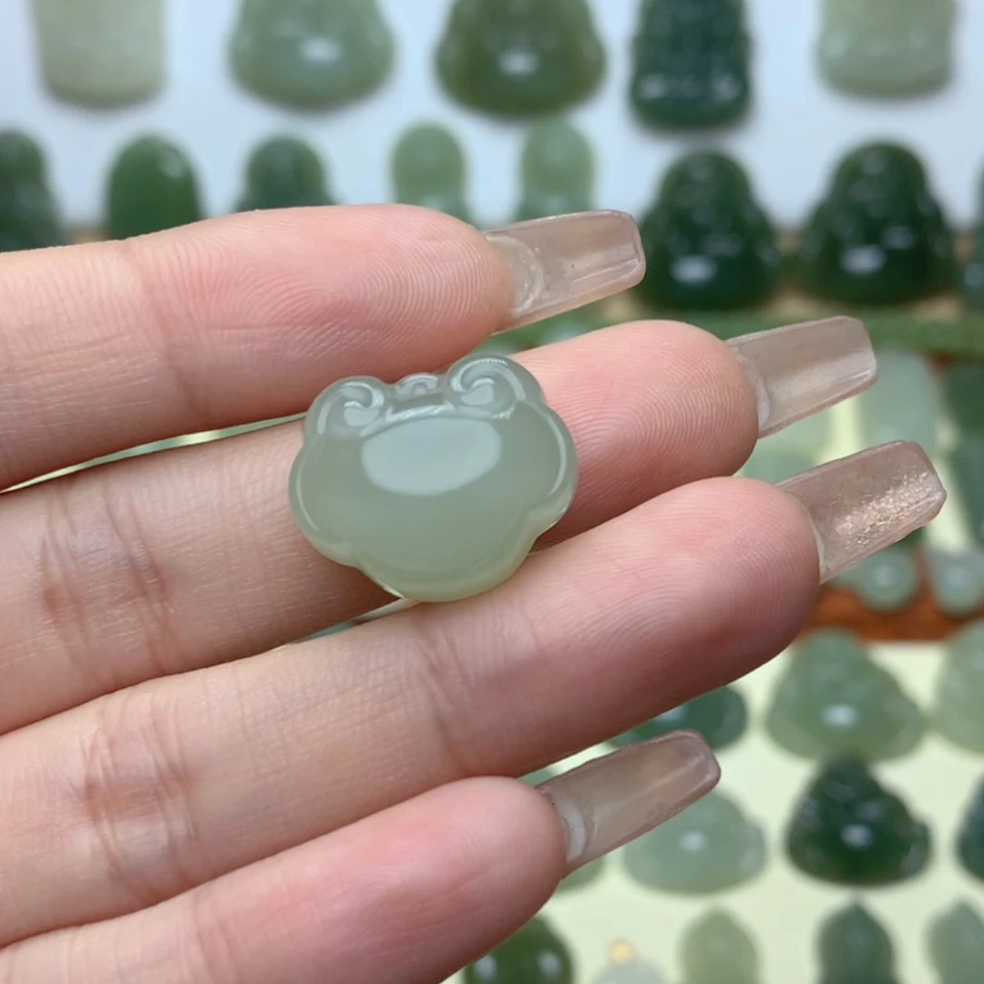 天然和田玉精品吊坠