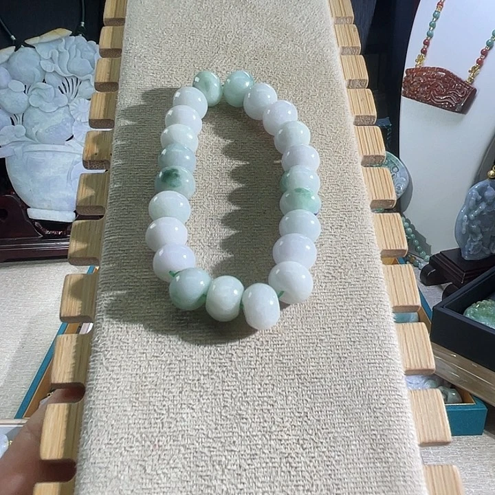 翡翠颈饰未镶嵌算盘珠手书