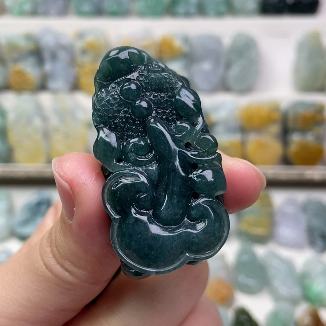 翡翠吊坠(赠链)未镶嵌