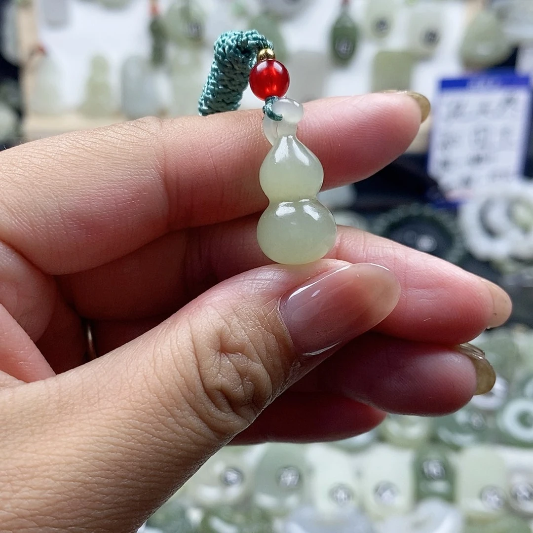 和田玉未镶嵌颈饰葫芦3000