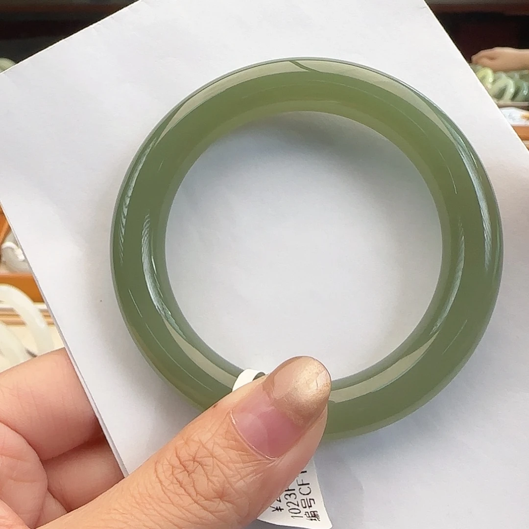 和田玉未镶嵌手镯