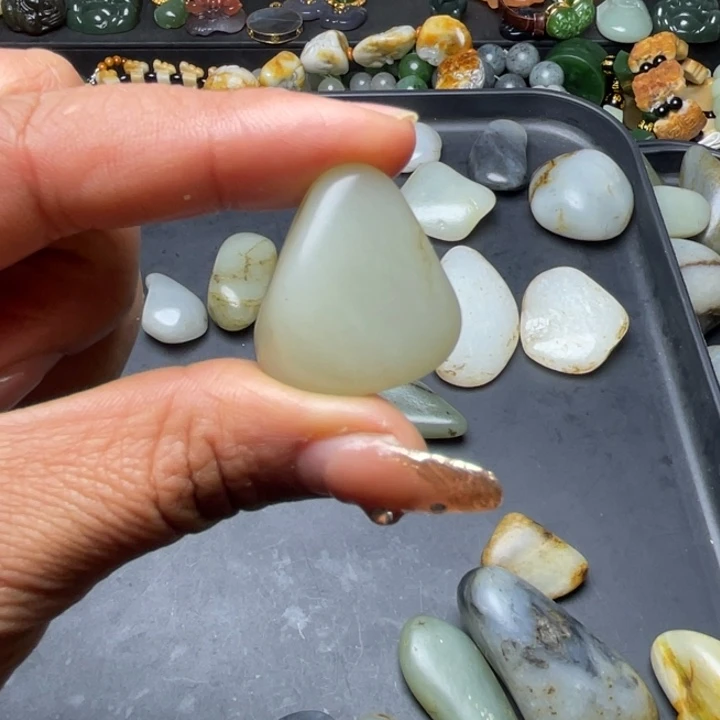 和田玉未镶嵌珠宝半成品