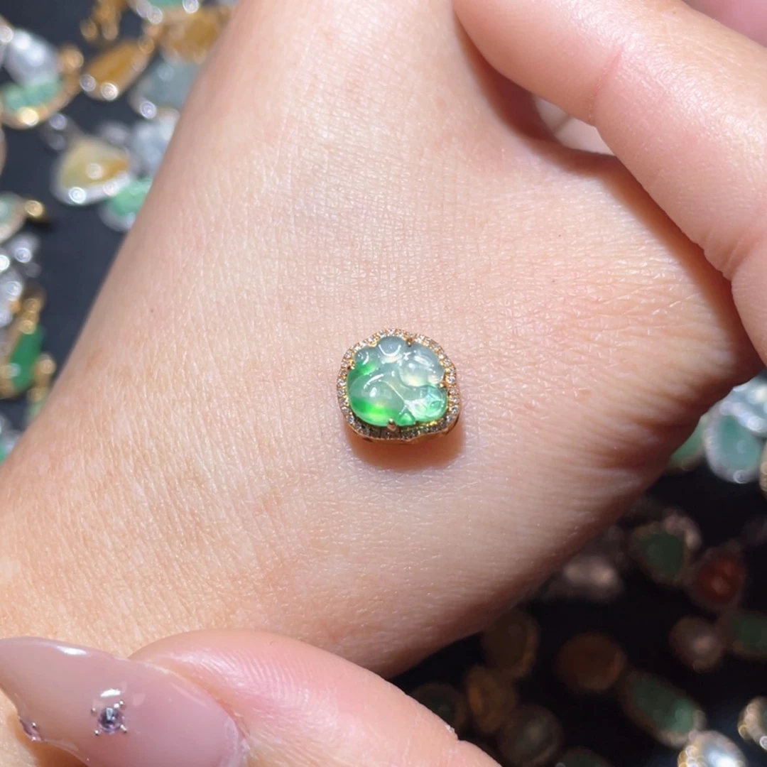 【闪购商品】翡翠吊坠(不含链)18K金镶嵌兔*呀