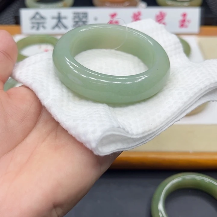 未镶嵌手镯石英质玉?****࿐