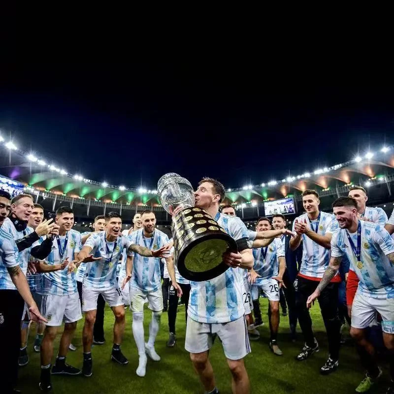 【强娶-柄图任意一款】FIFA足球世界杯球星水晶砖15x10x1.5cm