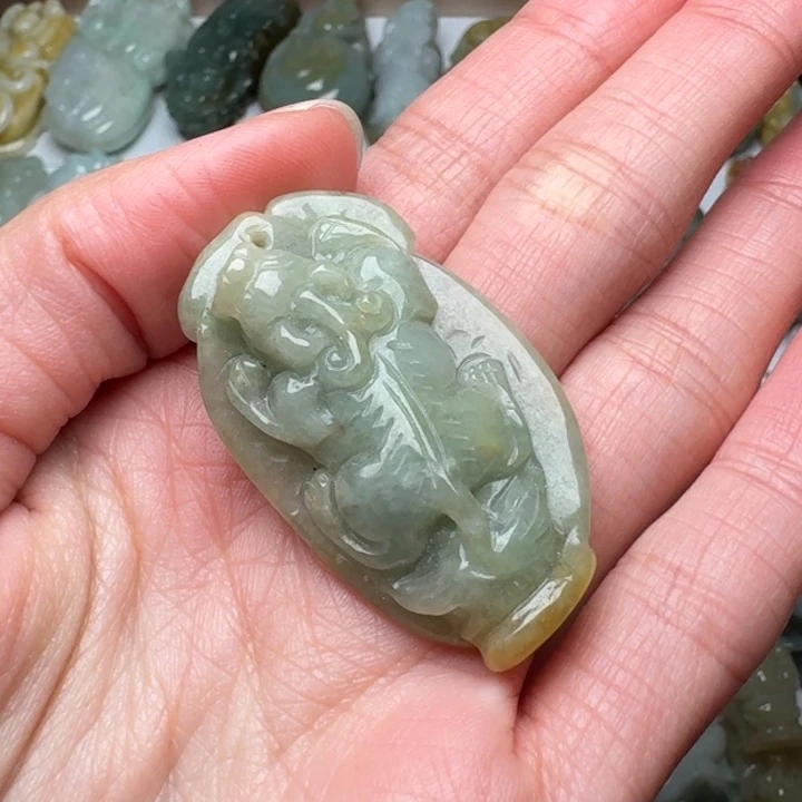 翡翠未镶嵌颈饰貔貅