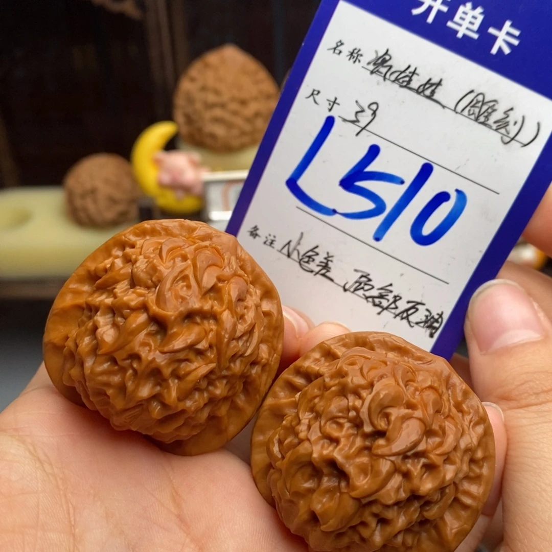 吊坠文玩核桃瓷娃娃（雕刻）