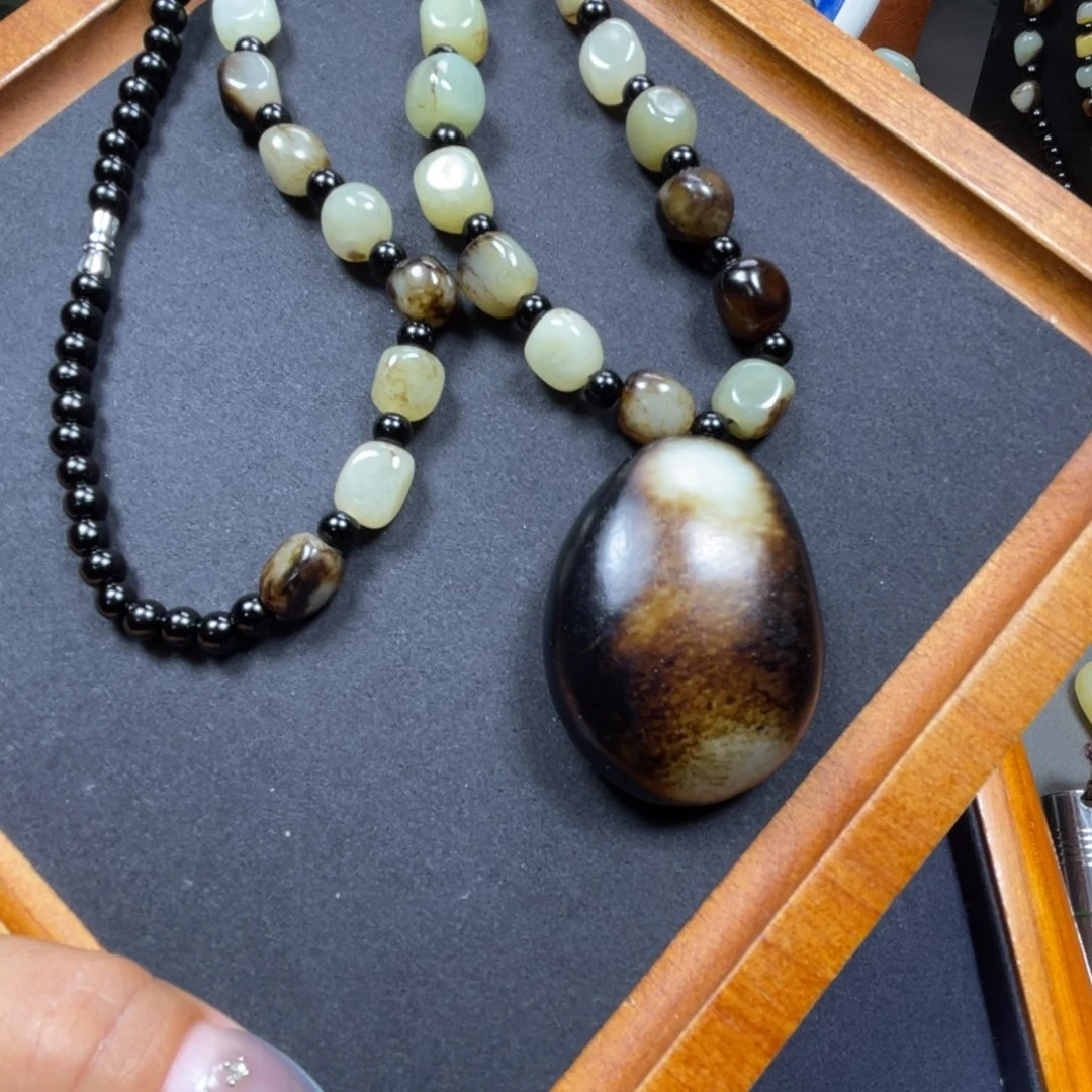 和田玉未镶嵌颈饰