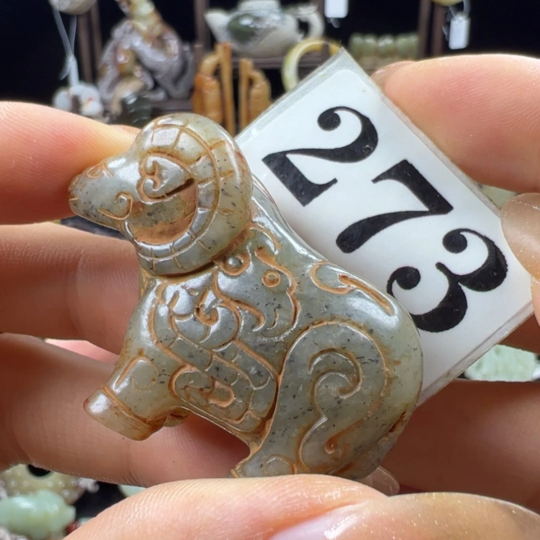 和田玉未镶嵌把件