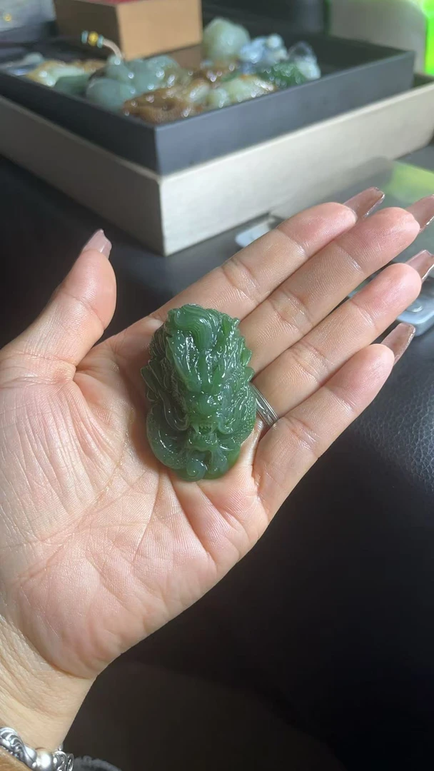 新疆和田玉龙挂件