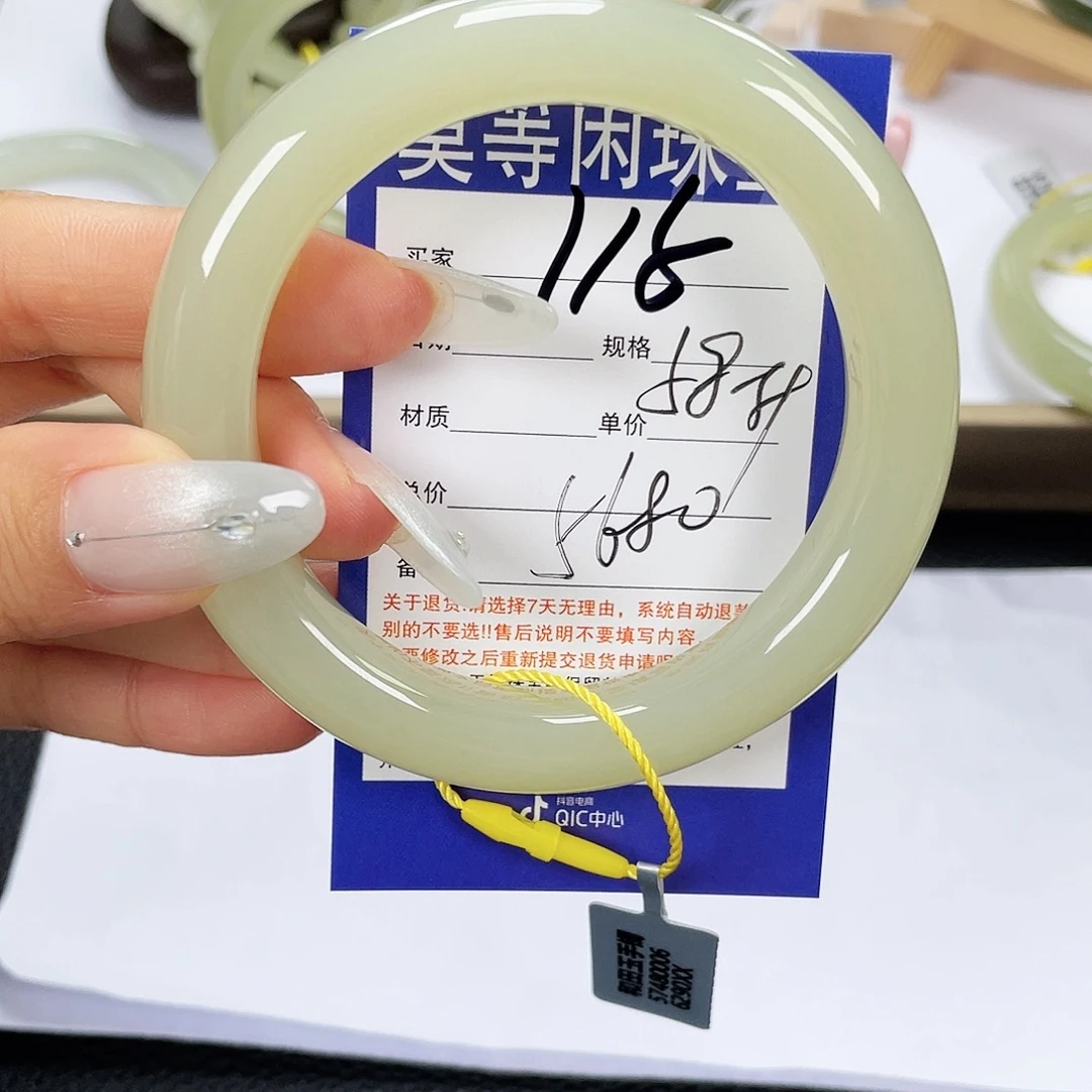 未镶嵌手镯和田玉