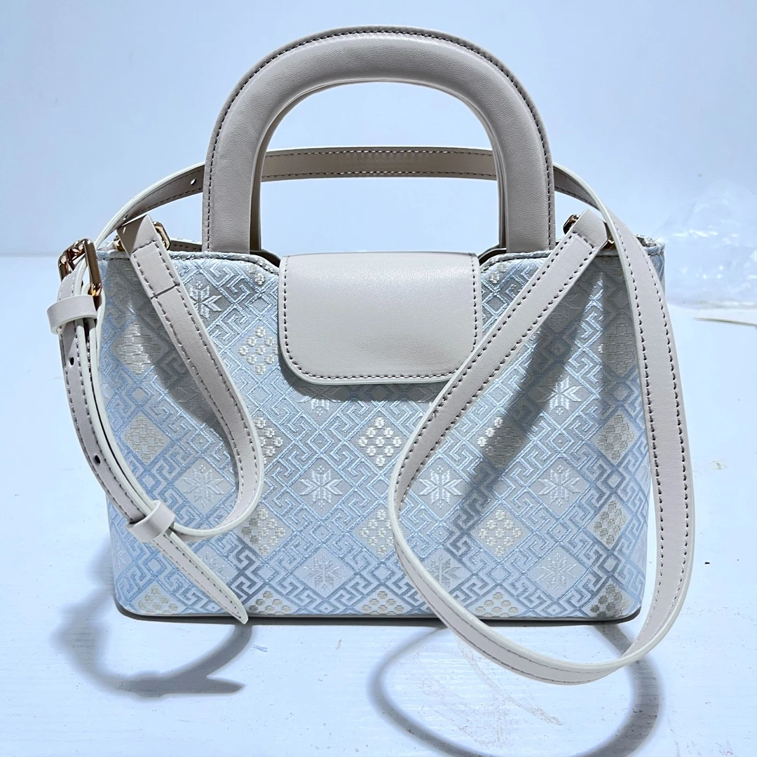 广西非遗壮锦手提包八角星芒纹白色轻奢时尚单肩手网红款壮锦包包