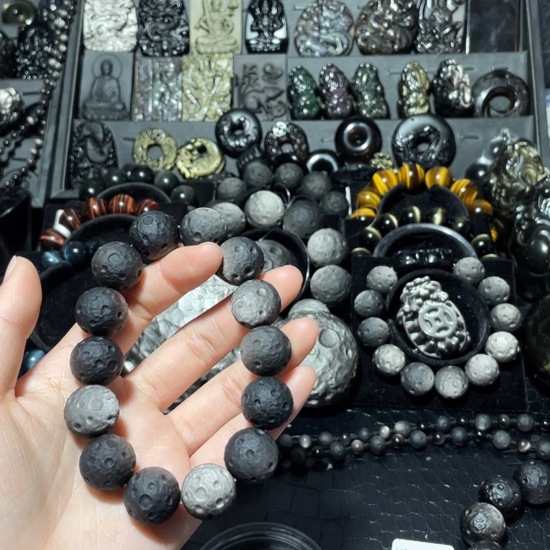 大***B黑曜岩未镶嵌珠宝奇石