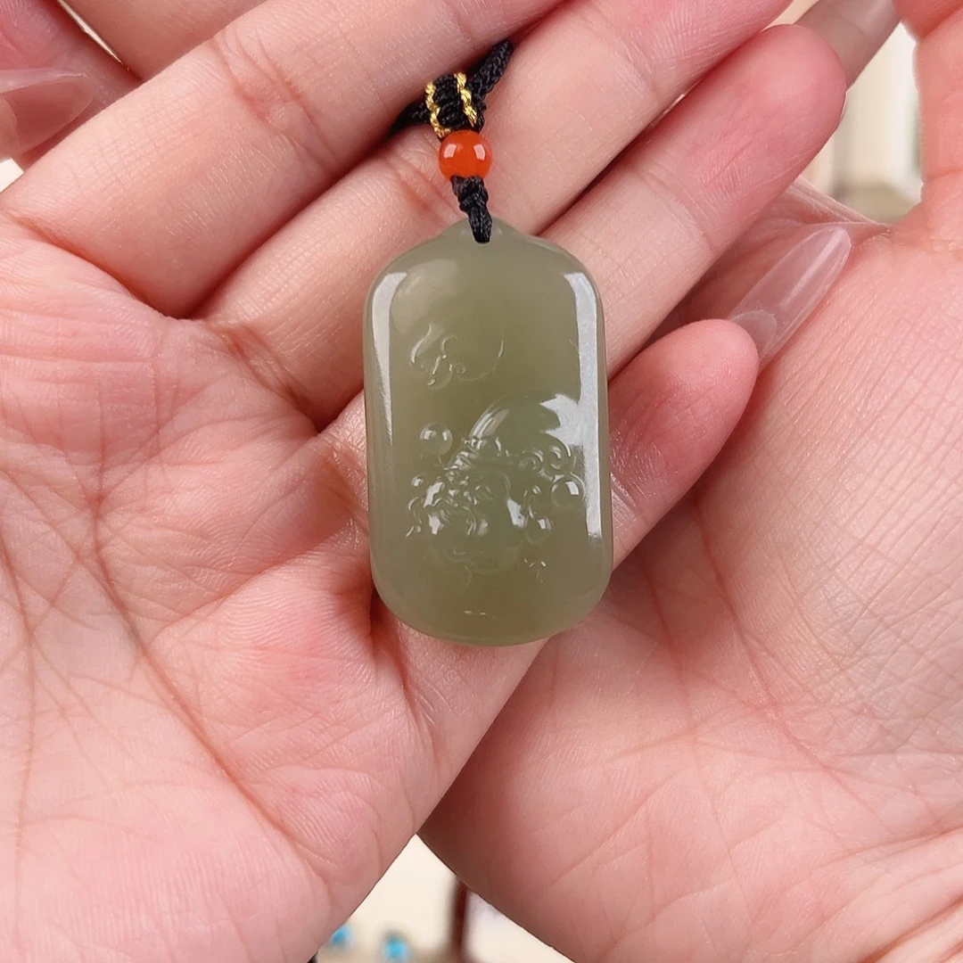 攻***错颈饰未镶嵌和田玉
