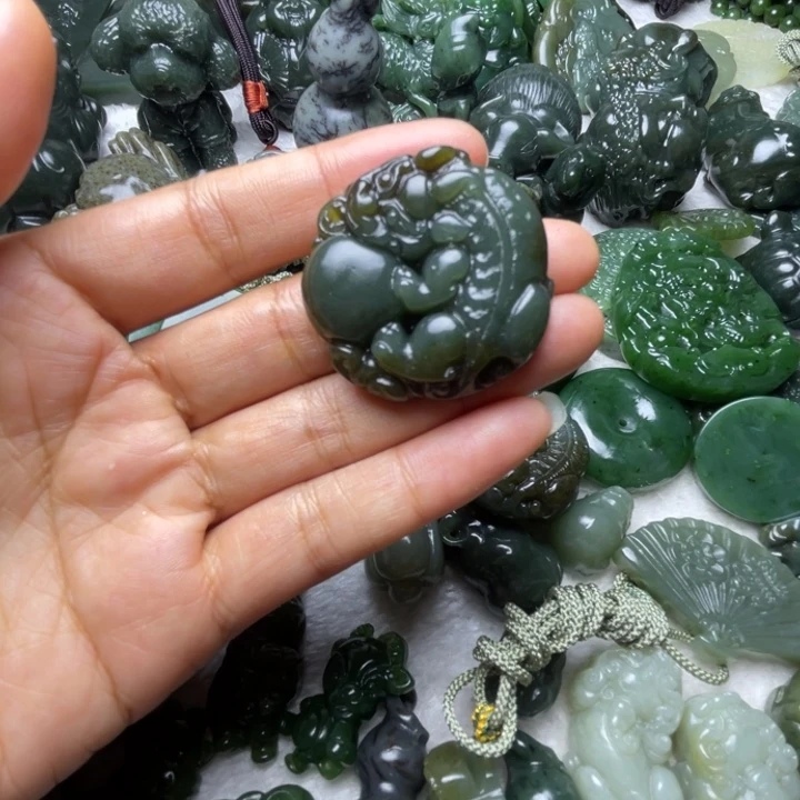 和田玉未镶嵌颈饰