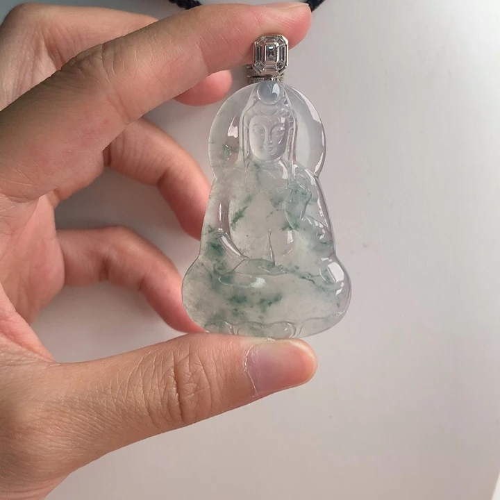 翡翠挂件未镶嵌…..