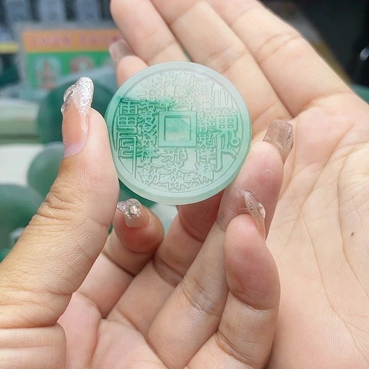 定制石英质玉（非洲翠）未镶嵌机**人