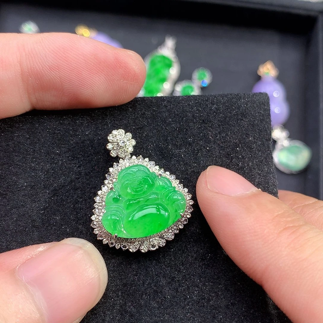 每***懒翡翠18K金镶嵌颈饰