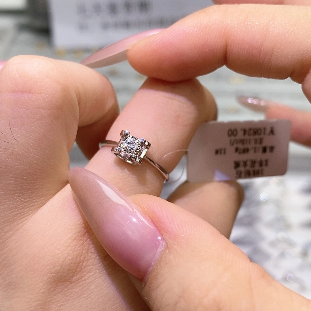 18K金镶嵌戒指/指环钻石