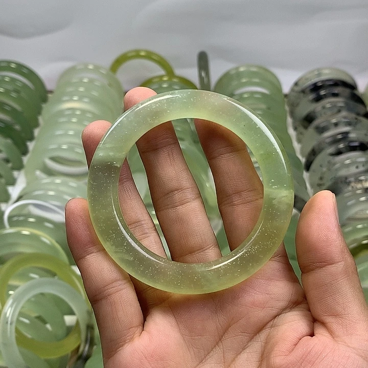 行***来未镶嵌蛇纹石玉手镯