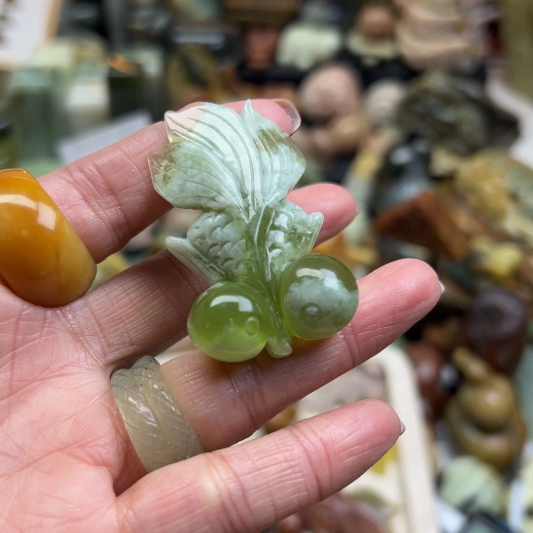 岫玉未镶嵌颈饰岫玉青提金鱼