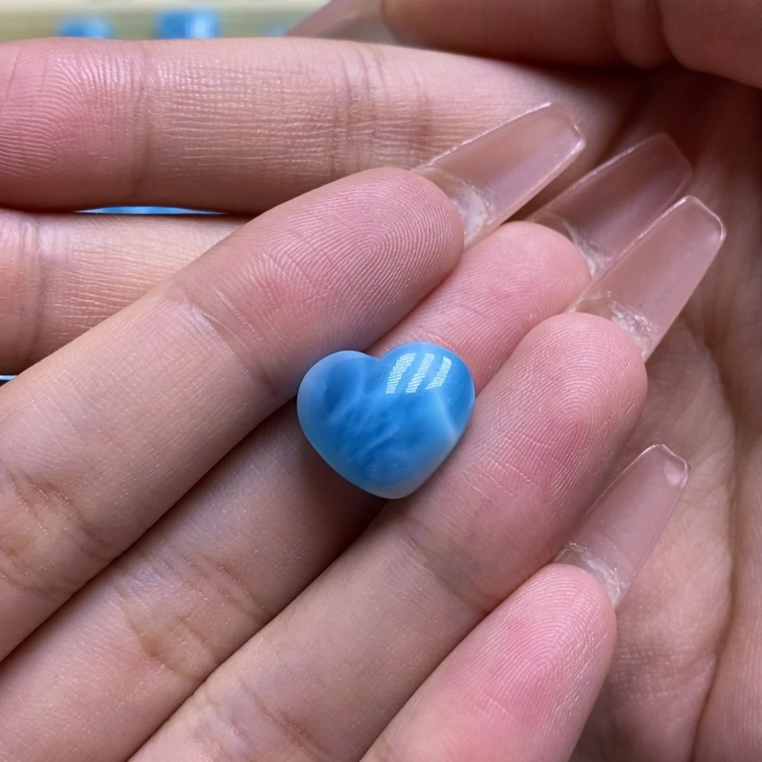 未镶嵌针钠钙石（海纹石）颈饰