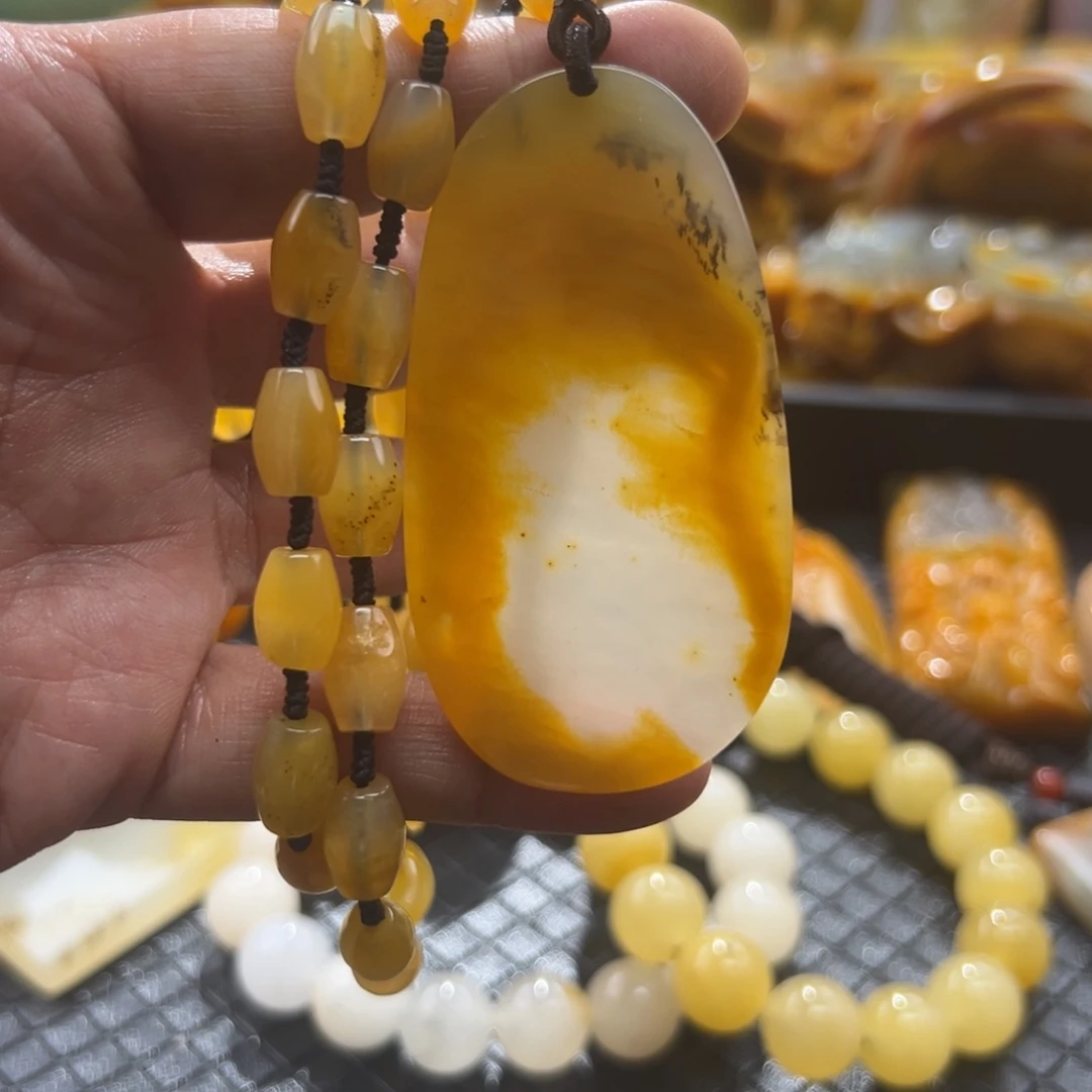 石英质玉未镶嵌颈饰