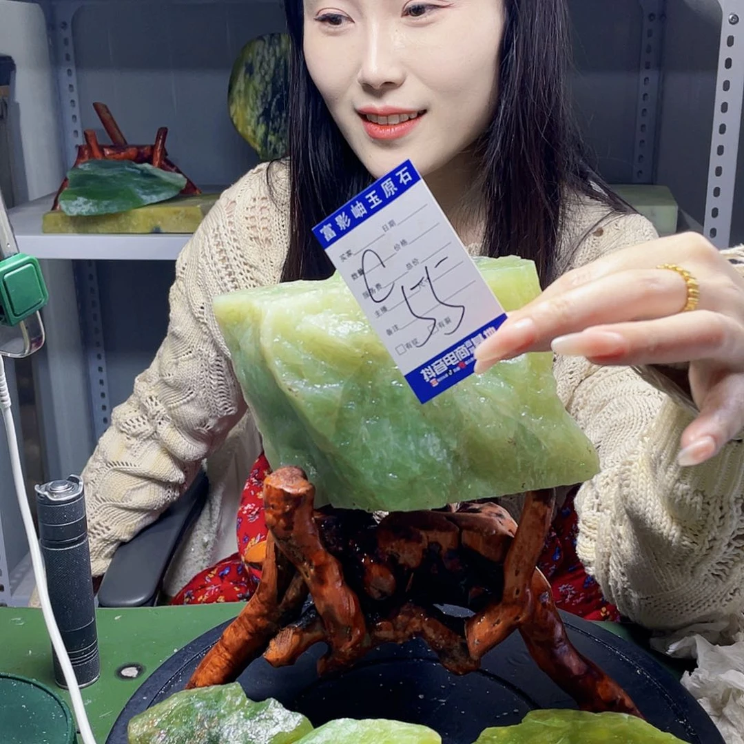 蛇纹石玉未镶嵌岫玉梦**动