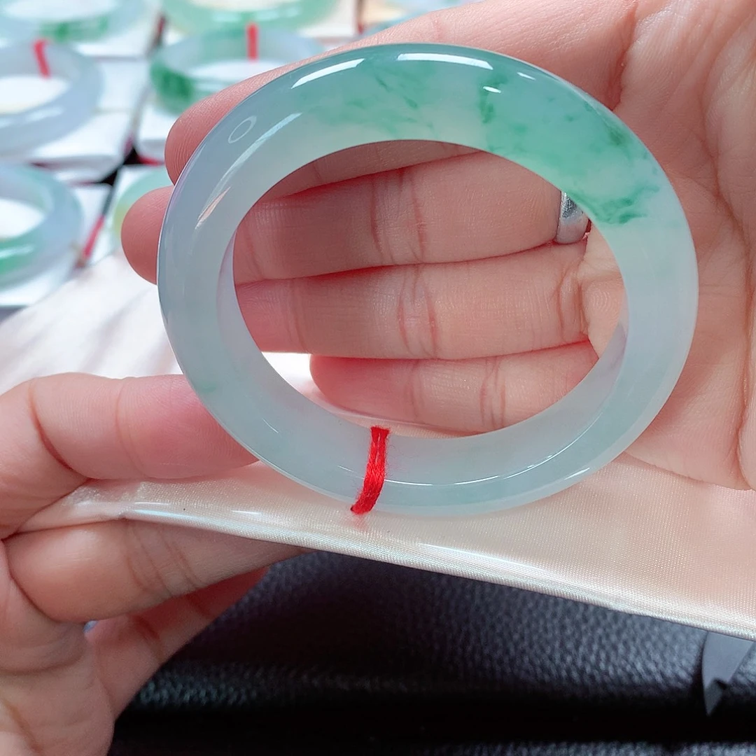 翡翠手镯未镶嵌天然A货翡翠