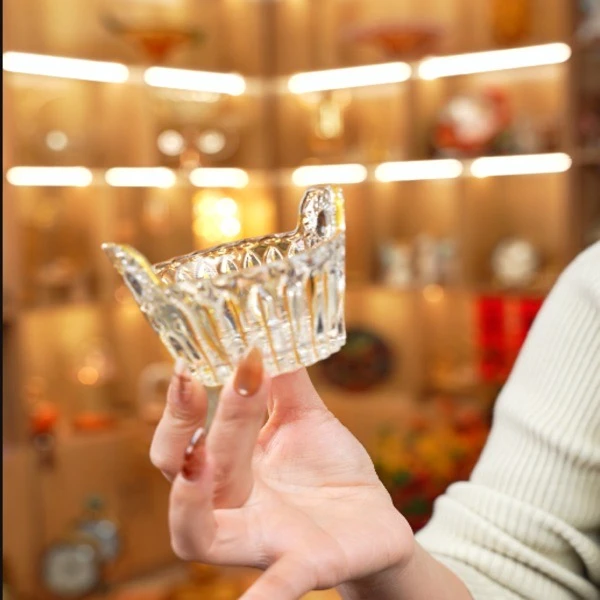 轻奢浮雕一桶江山玻璃首饰盒手绘