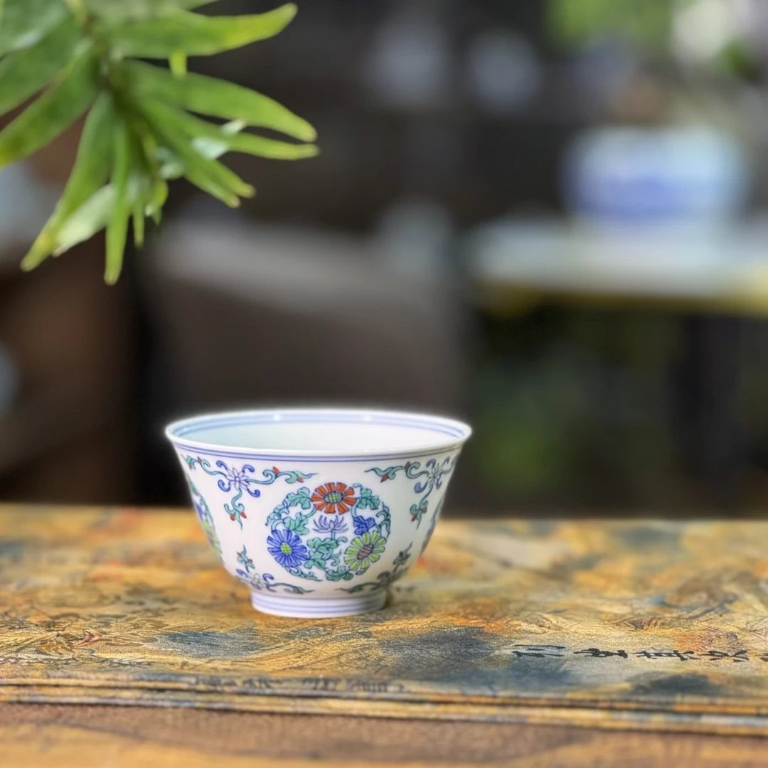 明逸堂手绘斗彩团菊主人杯花纹缠枝茶具陶瓷茶杯品茗杯【80ml】