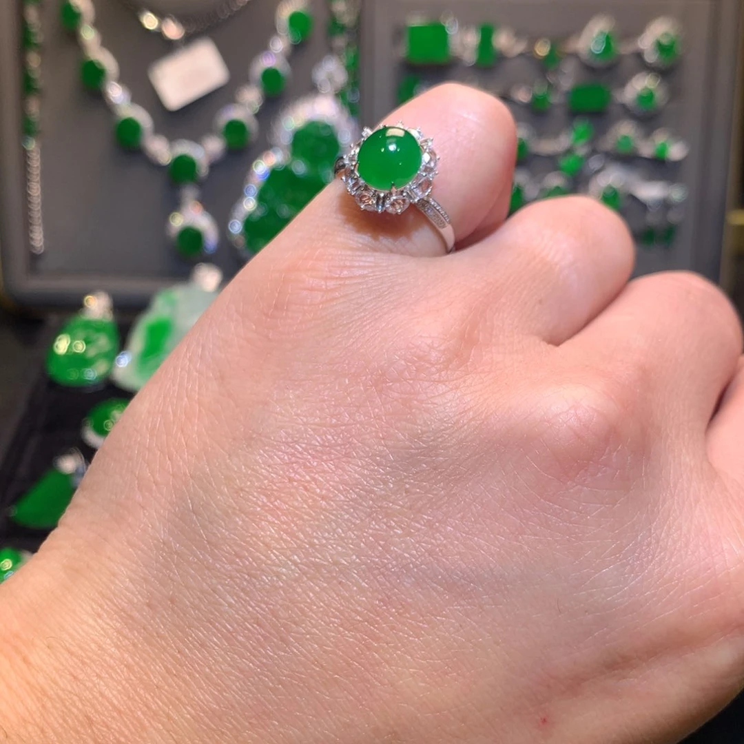 翡翠戒指18K金镶嵌天然翡翠