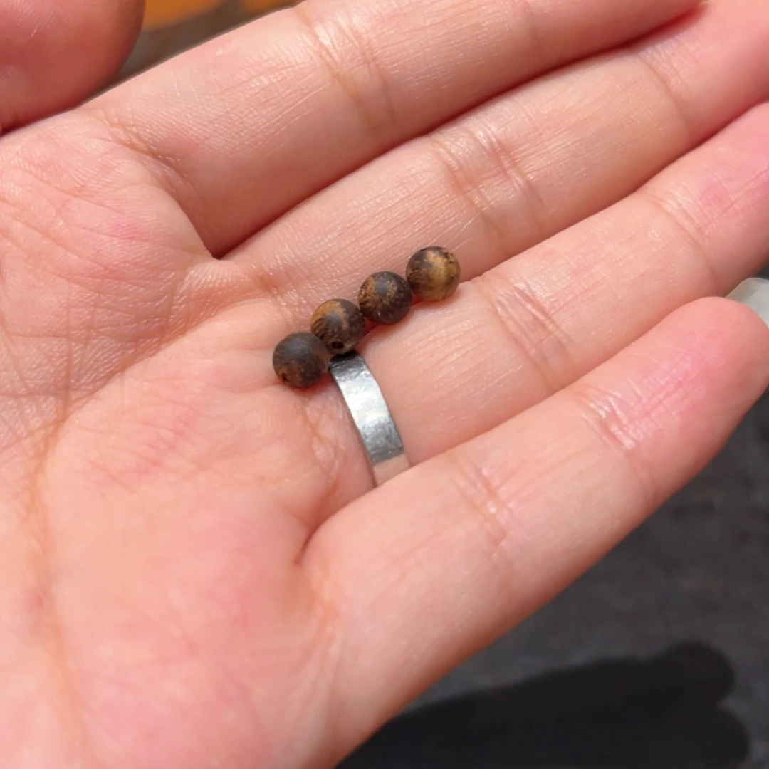 沉香吊坠苏****售越南黄棋5mm9分0.29g