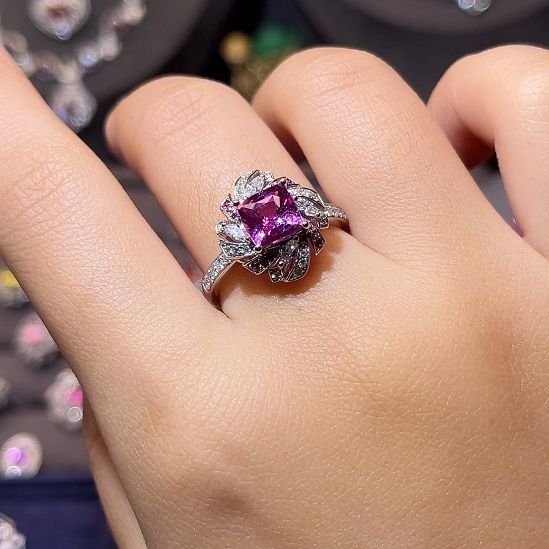 蓝宝石18K金镶嵌戒指紫粉色调蓝宝石1.6ct