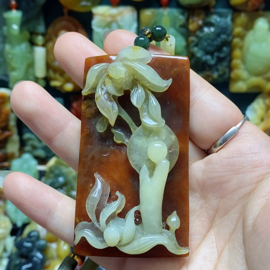 岫玉未镶嵌吊坠(赠链)
