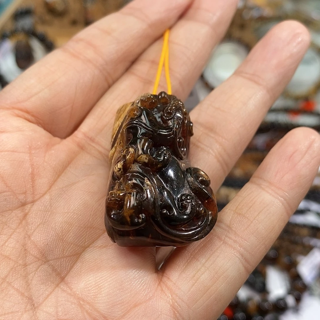 琥珀未镶嵌手链雕刻