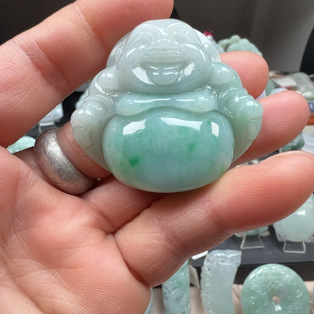 翡翠未镶嵌颈饰佛