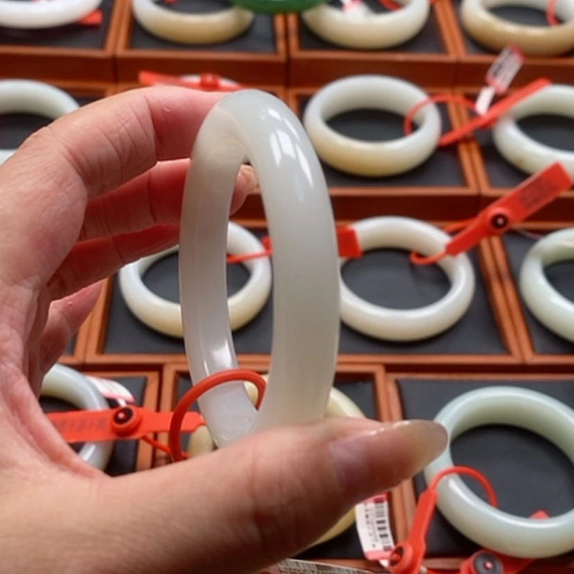 【闪购商品】未镶嵌手镯和田玉