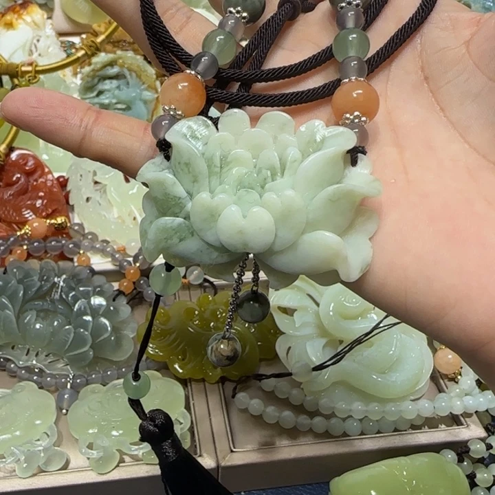 蛇纹石玉吊坠未镶嵌